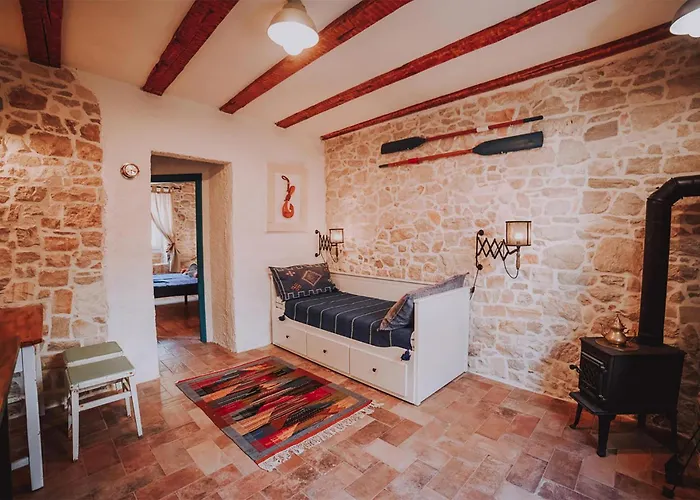 Vakantiehuis Stunning In With Kitchen